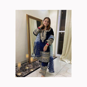 Ensemble Salwar Kameez pakistanais de luxe en jacquard Banarsi, 3 pièces, avec broderies riches sur soie, vêtements ethniques pour femmes de haute qualité - Product Image 4