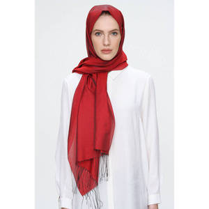 Chal Rectangular de Poliéster Color Borgoña con Borlas - Bufanda de Invierno Suave y Transpirable - Product Image 1