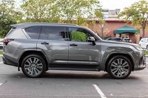 Lexus LX 600 2023 Usado, Motor V6 Twin-Turbo, Tracción en las Cuatro Ruedas, Paquete de Apariencia, Cámara Trasera sin Modificar, Emisión Euro III 8L - Product Image 4