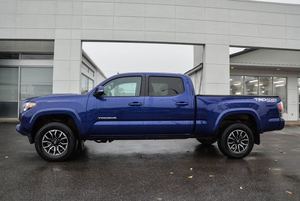 Toyota Tacoma Doble Cabina V6 4WD, Fiabilidad Renacida, Caja de Cambios Automática, Motor Turbo, 16\", Cuero, Listo para Todoterreno, Color Oscuro, en Venta - Product Image 4
