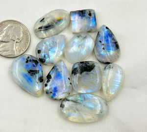 พลอยมูนสโตนสายรุ้งสีขาวธรรมชาติแบบ100% อัญมณีหลวมแบบหลายสีกะพริบสำหรับเป็นเครื่องประดับและเป็นของขวัญ - Product Image 4