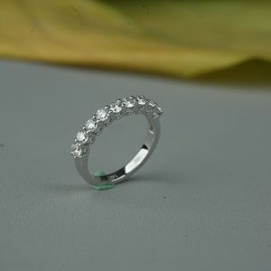 แหวนเพชรสำหรับ1.00Ct ระดับพรีเมี่ยม VS1ตัดแบบกลม IGI SGL ได้รับการรับรองว่าเป็นสีโรสโกลด์เงินทองหมั้นหมายสำหรับงานแต่งงาน - Product Image 1