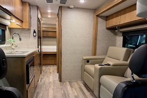 Camping-car Mercedes-Benz Sprinter 3500XD Tiffin Wayfarer 25QW propre, modèle 2020 - Product Image 3