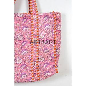 Sac fourre-tout en coton matelassé coloré et féminin, vintage, écologique, fait à la main, imprimé floral ethnique traditionnel pour femmes, pour la plage - Product Image 2
