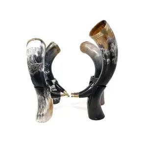 Meilleures offres Viking Drinking Horn Mug Horn avec support White & Black disponible en vrac auprès du fournisseur indien