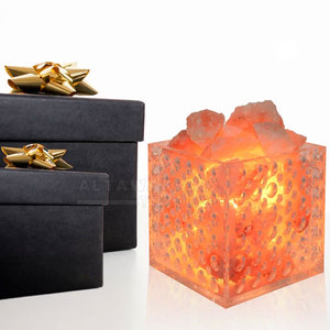 Lámpara de cristal de roca de sal del Himalaya rosa con logotipo personalizado de la mejor calidad, decoración Natural tallada con tacto Real, estilo de amor romántico para el hogar - Product Image 4