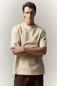 T-shirt à col à revers avec logo personnalisé à prix compétitif 2023 coton T-shirt à manches courtes de couleur beige clair pour hommes 100% - Product Image 4