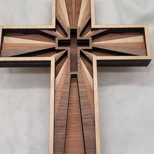 Prix de gros Croix religieuse en bois de teck sculpté et poli, petite taille 7*12cm, à tenir à la main, pour la prière en église et la fabrication de colliers - Product Image 1