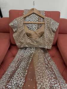 Saree de créateur avec un beau travail de séquence pour les occasions de fête - Product Image 2