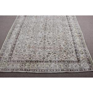 พรมขนสัตว์ตุรกีวินเทจ ขนาด 6x9 ฟุต เป็นมิตรกับสิ่งแวดล้อม สีขาว ลายปะติดแบบนามธรรมขนาดใหญ่ พร้อมแผ่นรองหลังทำจากยางลาเท็กซ์ - Product Image 5