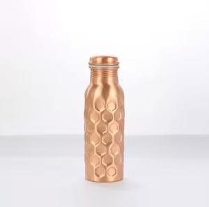 Botella de cobre Ayurvédico | Vasos de cobre puro | Ideal para yoga, Fitness e hidratación - Product Image 2