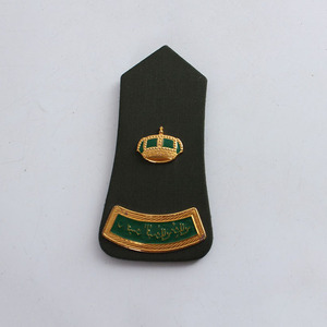 Épaulettes personnalisées faites à la main avec franges dorées détaillées pour uniformes de cérémonie et épaulettes de vêtements de défilé à vendre - Product Image 1