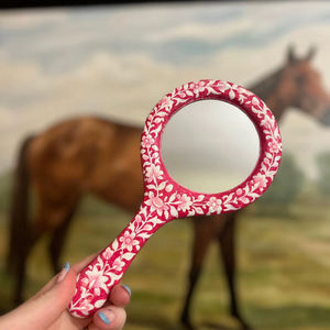 Miroir à main en résine avec finition lisse et brillante, parfait pour un usage quotidien, le maquillage ou des fins décoratives, ajoutant une touche élégante - Product Image 1