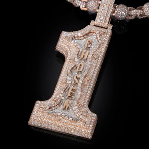 Pendentif en diamant avec sertissage en or rose personnalisé, style hip-hop glacé 3D, finition plaquée or avec moissanite VVS pour les occasions de fête - Product Image 1