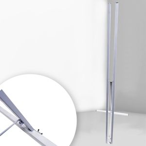 Moderno y Lujoso Perchero Metálico con Forma Humana, de Tres Patas, Independiente - Product Image 1