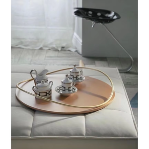 Bandejas para servir de madera a precios bajos con forma redonda y mango de metal Bandejas para servir de estilo lujoso a la venta por exportadores - Product Image 1