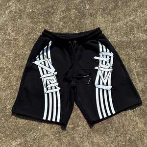 กางเกงขาสั้นผ้าฟลีซคอตตอน 100% ลายซันเฟดแบบสั่งทำพิเศษสำหรับผู้ชาย ดีไซน์วินเทจ พิมพ์ลายหนัก คุณภาพสูง ขายส่ง - Product Image 3