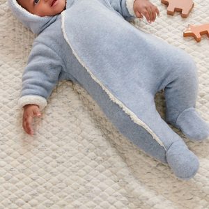 Venta caliente Ropa de bebé recién nacido Traje de cochecito de terciopelo azul Mono de invierno Mono personalizado con capucha para bebé con manga larga - Product Image 4