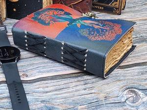 This is a handmade leather journal featuring a stunning <b>Tree</b> of Life design embossed <b>the</b> cover <b>The</b> diary is crafted from premium - Product Image 3