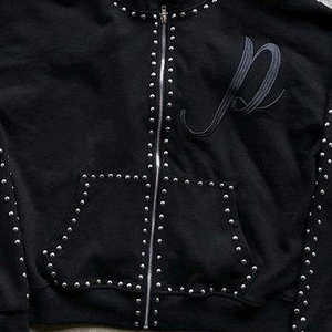 Survêtement de qualité supérieure en coton French Terry personnalisé, impression sérigraphique, délavage à l'acide et fermeture éclair en strass - Product Image 3