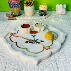 Assiette en marbre blanc de forme antique Design unique Artisanat en pierre naturelle Raksha Bandhan Plaque en laiton pour tous les festivals - Product Image 1