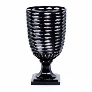 Personalizar jarrones de cristal cortados a mano de mesa para la decoración del hogar disponibles en diferentes formas y diseños - Product Image 1