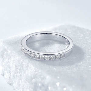 Anillo de Compromiso de Media Eternidad de Alta Calidad, Lujoso, de Plata 925 con Moissanita Redonda de 2 mm y 0.03 ct, para Mujer, Aniversario - Product Image 3