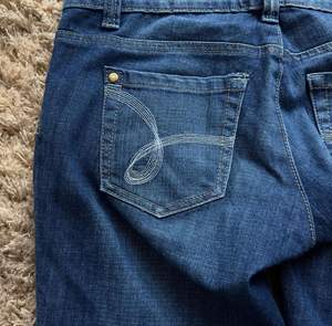 DENIMGUYS Custom Waist Ripped Distressed Men Flared Jeans Pants Fashion Denim Streetwear 100% Cotton Button Breathable Spring - Product Image 4