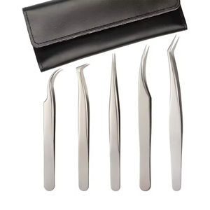 Multi-purpose beauty <b>tweezers</b> ideal for shaping brows, removing <b>blackheads</b>, and other detailed grooming tasks. - Product Image 5