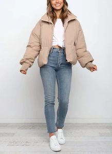 Servicio OEM disponible Chaqueta acolchada recortada de Invierno para mujer Chaqueta corta acolchada cálida con precio razonable - Product Image 3