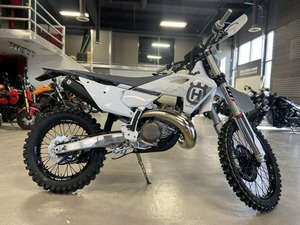 มอเตอร์ไซค์วิบาก Husqvarna TE 300 Pro ปี 2025-2026 คุณภาพ 100% ขนาด 1000-1500 ซีซี มอเตอร์แบบไร้แปรงถ่าน ใหม่ พร้อมจัดส่งทั่วโลก - Product Image 3