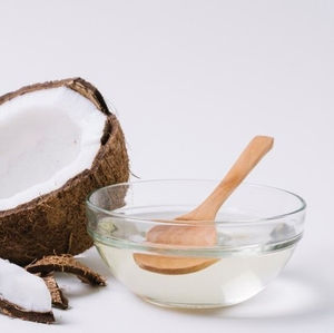 Aceite de coco prensado en frío a granel para proveedores mayoristas Ideal para cocinar y usar en el cuidado de la piel del exportador indio - Product Image 3