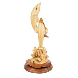 Sculpture artisanale en bois d'olivier de deux dauphins, 32 cm, fabriquée à Bethléem, Ghassan Salsa Art Deco, figurine de dauphin écologique - Product Image 3