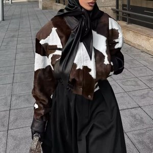 Chaqueta Corta de Mujer, Otoño 2025, Nuevo Estilo Urbano Americano, Diseño con Estampado de Vaca, Tejido Resistente al Viento, Cremallera de Cuero PU - Product Image 3