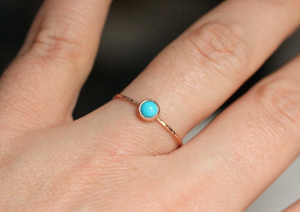 Anillo de piedras preciosas turquesas chapado en oro y plata de ley hecho a mano, conjunto de bisel de 8MM de forma redonda, conjunto de joyería de moda para regalo de bodas - Product Image 3