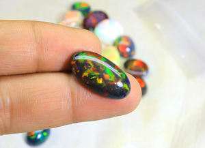 โอปอลดำเอธิโอเปียแท้ ทรงหลังเบี้ย 68 กะรัต ล็อต - โอปอลดำรมควัน 10 ชิ้น รูปทรงคละแบบ ราคาขายส่ง - Product Image 5