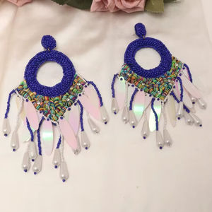 Pendientes Colgantes con Cuentas de Semillas de Calabaza Hocus Pocus - Pendientes Bordados con Cuentas de Semillas Naranja y Negra Hechos a Mano en India JAVED HANDICRAFTS - Product Image 1