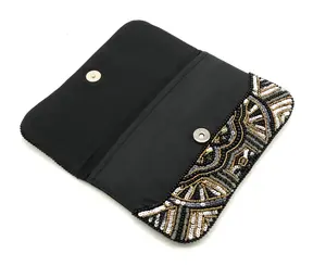 Bolso de Mano Clásico Hecho a Mano con Cuentas y Acabado de Lujo, Estilo Boho, con Detalles Coloridos Hechos a Mano - Product Image 3