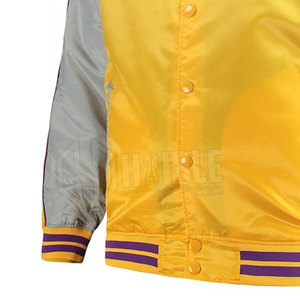 เสื้อแจ็คเก็ตเบสบอลสไตล์วินเทจสำหรับผู้หญิงขายส่ง สีเหลืองกุหลาบ ผ้าซาติน พิมพ์ลายตัวอักษร สำหรับฤดูใบไม้ร่วง - Product Image 4