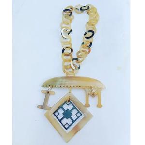 Collar de eslabones de cuerno de búfalo natural artesanal con colgante geométrico y abalorios de letras personalizadas, joyería de declaración Bohemia ligera - Product Image 1