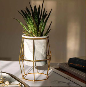 Pot de fleur en laiton orné au prix de gros, jardinière en métal décorative pour achat en vrac, conteneur de plantes dorées de style vintage. - Product Image 6