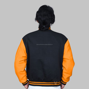 Veste universitaire en coton noir pour hommes, manches or clair, boutons couverts au motif Letterman pour l'hiver, service de vente en gros OEM disponible - Product Image 5