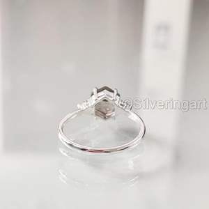 Anillo de Mujer con Piedra Preciosa de Labradorita Natural, Anillo Apilable de Plata de Ley 925, Regalo de Boda, Navidad o Aniversario - Product Image 6