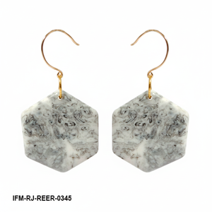 Collar y Pendientes de Resina con Diseño Geométrico, Cuentas con Efecto Piedra en Blanco y Negro con Detalles en Dorado - Product Image 3