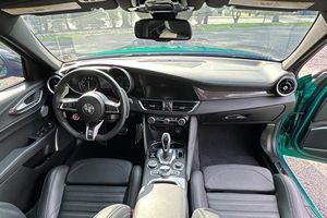 Alfa Romeo Giulia Quadrifoglio 2022 Essence Faible Kilométrage - Product Image 6