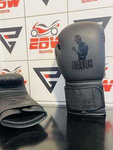 Guantes de boxeo profesionales de cuero de vaca, duraderos y elegantes, negro mate para entrenamiento y combate, equipo de artes marciales - Product Image 4