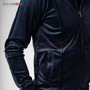 ชุดวอร์มผ้ากำมะหยี่แบบพรีเมี่ยมสำหรับผู้ชายเสื้อแขนยาวและกางเกงวิ่งออกกำลังกายแบบมีเชือกรูดแฟชั่นผู้ชายชุดวอร์มผ้ากำมะหยี่ - Product Image 4