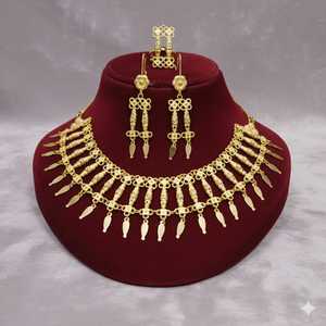 Ensemble de collier ras du cou en cuivre plaqué or élégant avec boucles d'oreilles pour femmes, bijoux à la mode pour les fêtes et les festivals - Product Image 1