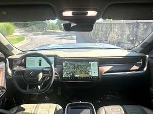 Rivian R1T 2023 Limpia, Versión Adventure Performance, Eléctrica, Motor Dual, Cabina Doble, Tracción en las Cuatro Ruedas, Rines de Aleación R17, Asientos de Cuero Oscuro, Navegación, Volante a la Izquierda - Product Image 5