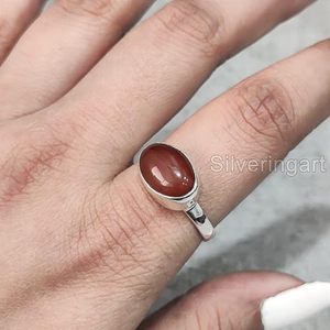 แหวนผู้หญิง หินออนิกซ์สีแดงธรรมชาติ หินประจำเดือนธันวาคม ของขวัญคริสต์มาส ดีไซน์เนอร์ โบฮีเมียน เครื่องประดับทำมือ แหวนเงินแท้ 925 - Product Image 5